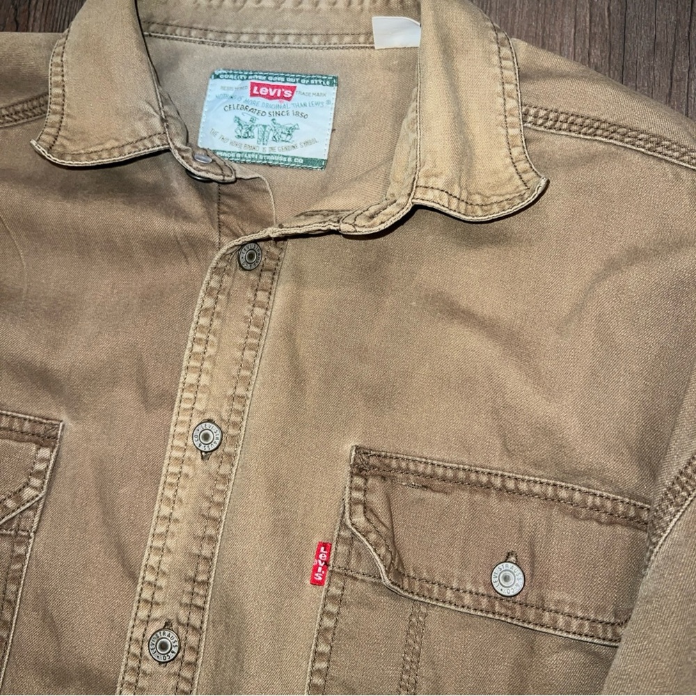 Vintage 90s Levi's Tan Casual Button Down Shirt Classic Design Red Tab - Picture 4 of 5